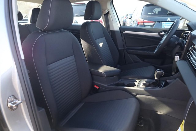 Volkswagen Jetta Vehicle Image 20