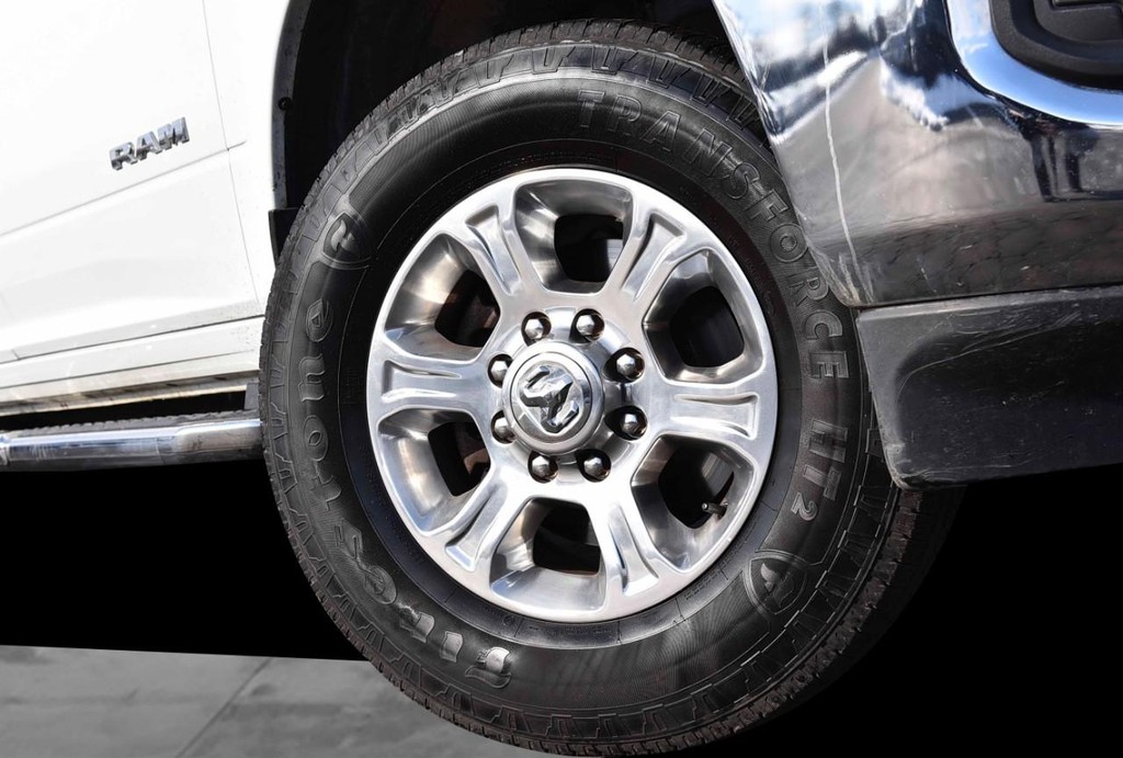 Ram 2500 Vehicle Full-screen Gallery Image 3