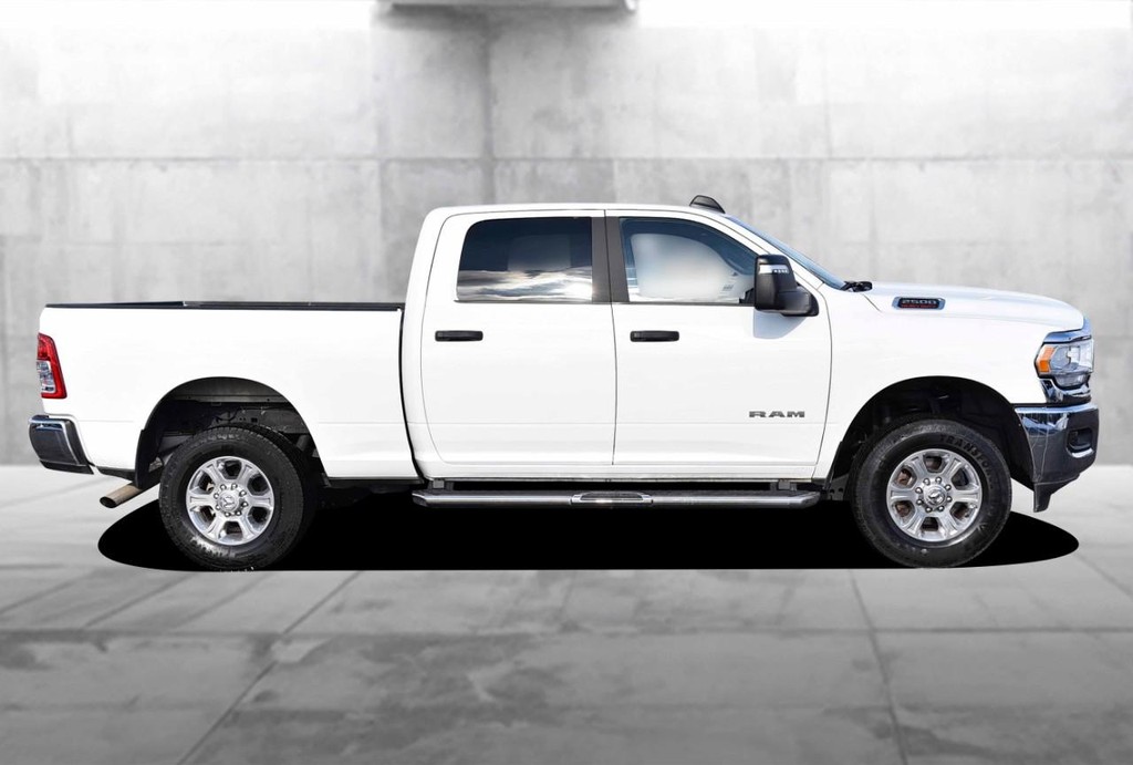 Ram 2500 Vehicle Full-screen Gallery Image 5