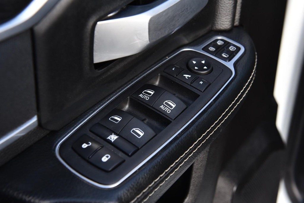 Ram 2500 Vehicle Full-screen Gallery Image 9