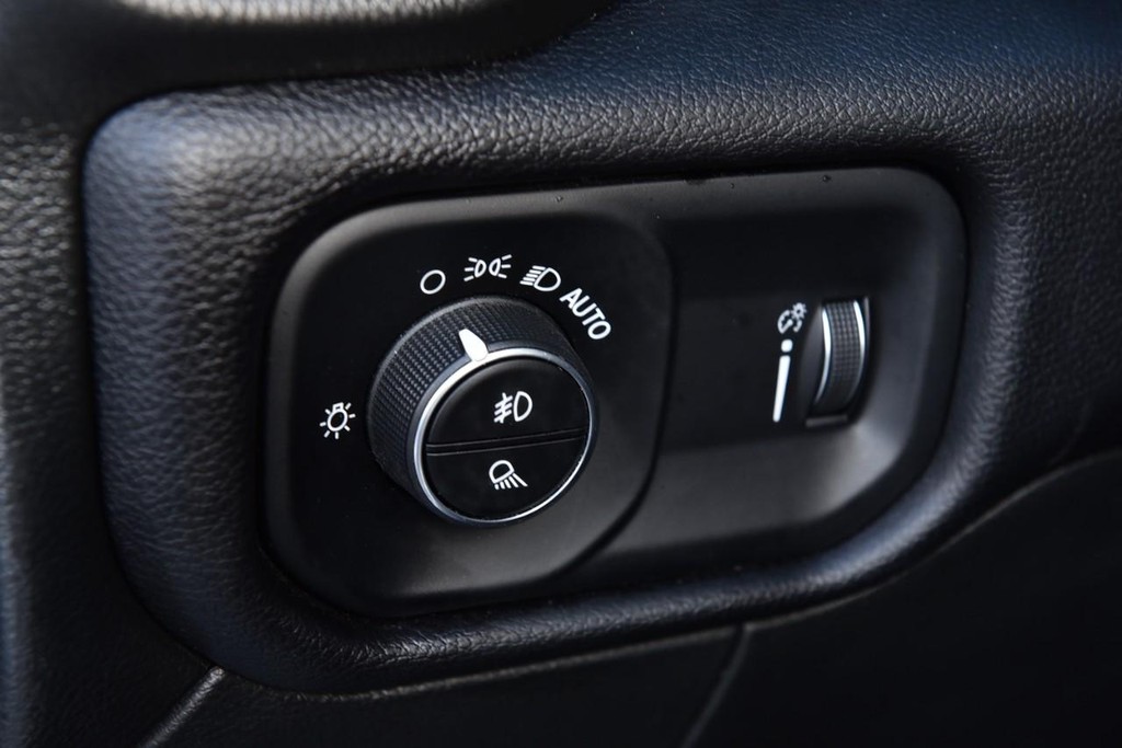 Ram 2500 Vehicle Full-screen Gallery Image 12