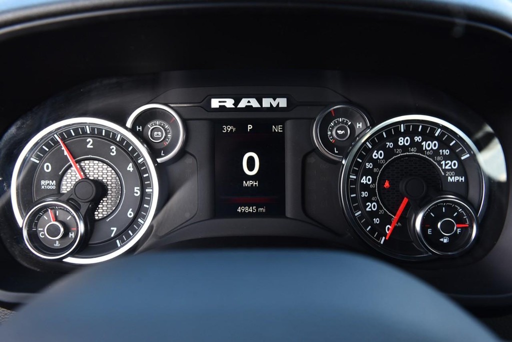 Ram 2500 Vehicle Full-screen Gallery Image 13