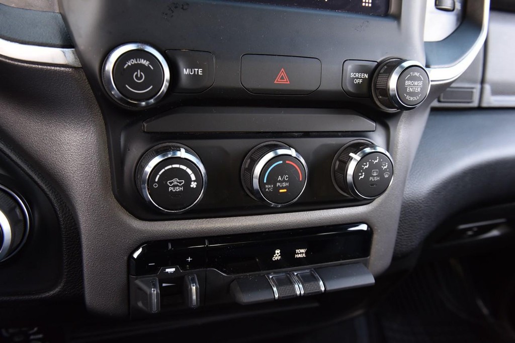 Ram 2500 Vehicle Full-screen Gallery Image 16