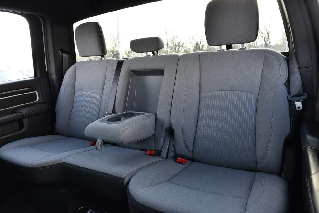 Ram 2500 Vehicle Full-screen Gallery Image 23