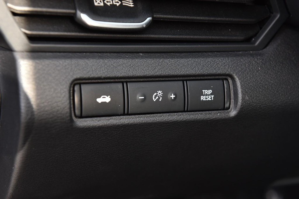 Nissan Altima Vehicle Full-screen Gallery Image 10