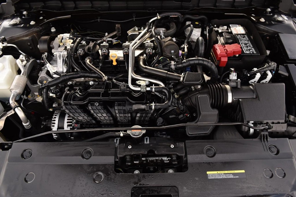 Nissan Altima Vehicle Full-screen Gallery Image 23