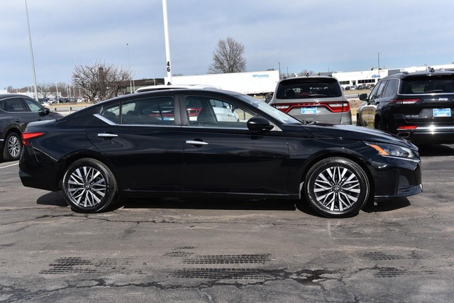 Nissan Altima Vehicle Image 05