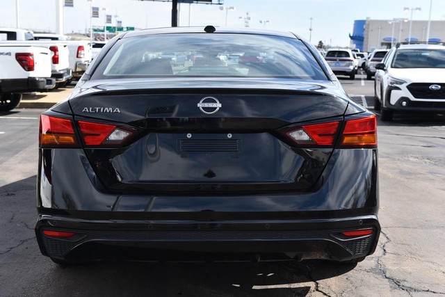 Nissan Altima Vehicle Image 06