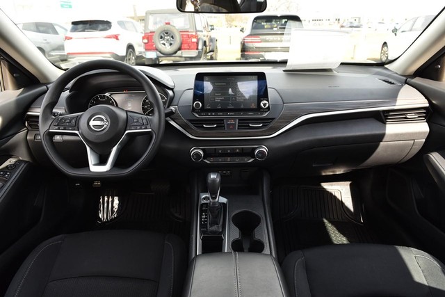 Nissan Altima Vehicle Image 07