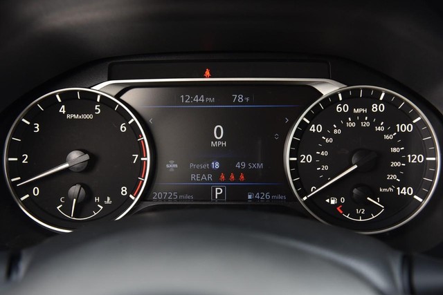 Nissan Altima Vehicle Image 11