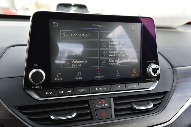 Nissan Altima Vehicle Image 13