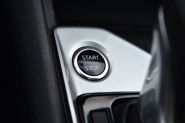 Nissan Altima Vehicle Image 16