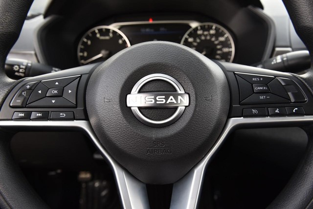 Nissan Altima Vehicle Image 17