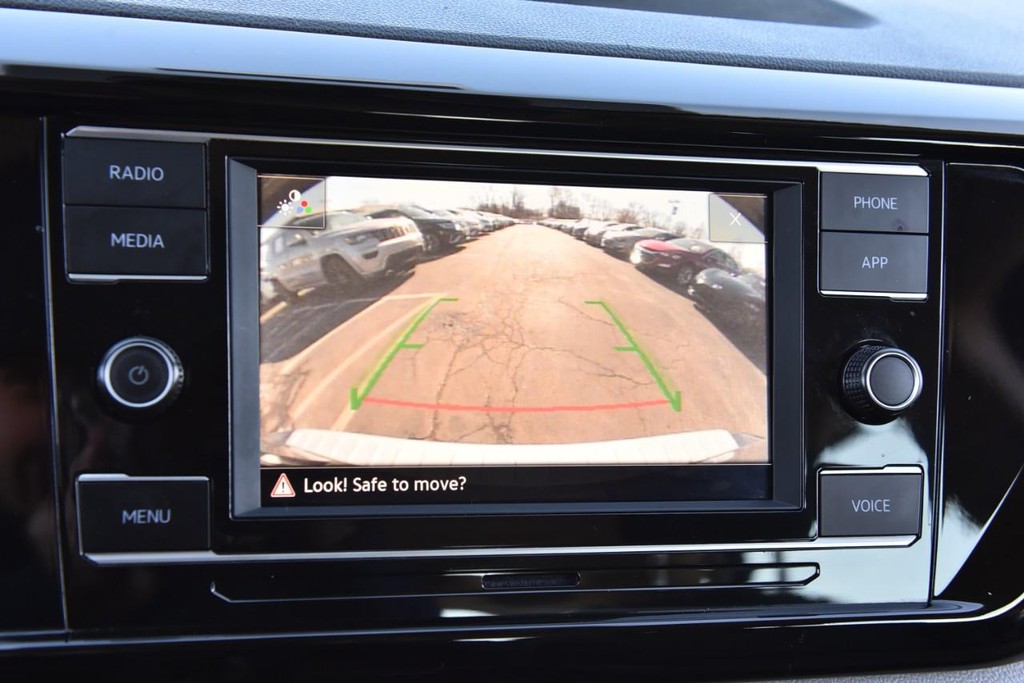 Volkswagen Taos Vehicle Full-screen Gallery Image 12