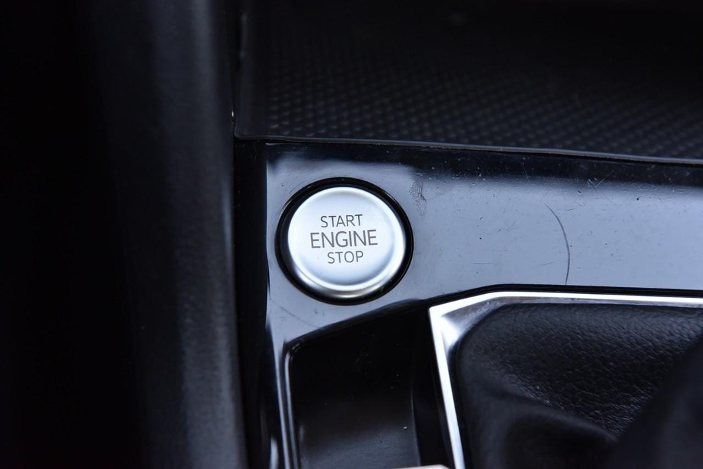 Volkswagen Taos Vehicle Full-screen Gallery Image 16