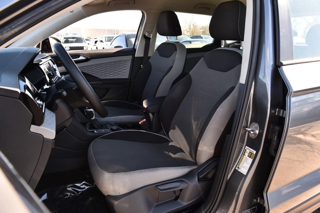 Volkswagen Taos Vehicle Full-screen Gallery Image 19