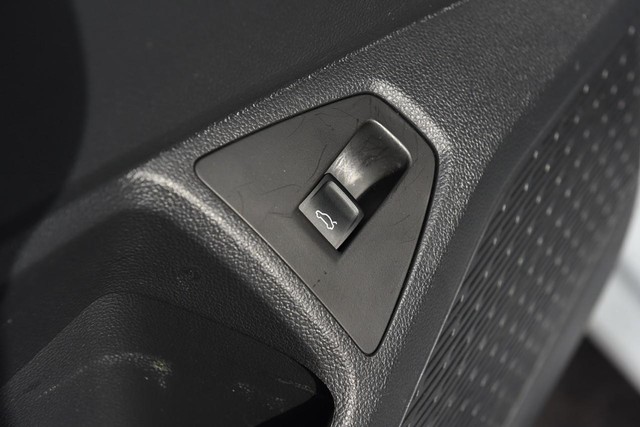 Volkswagen Jetta Vehicle Image 09