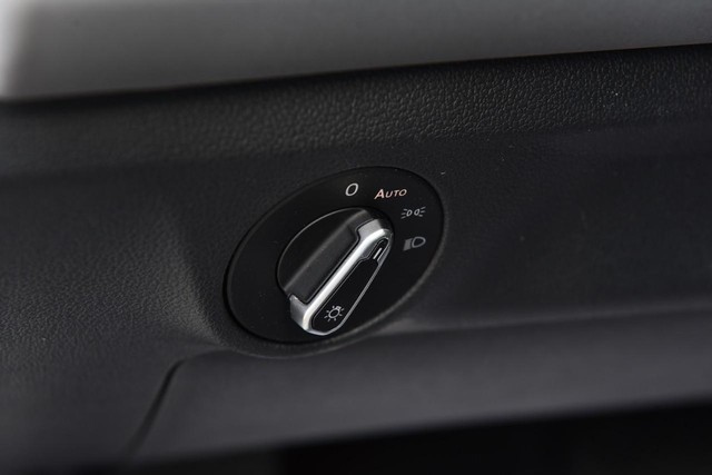 Volkswagen Jetta Vehicle Image 11