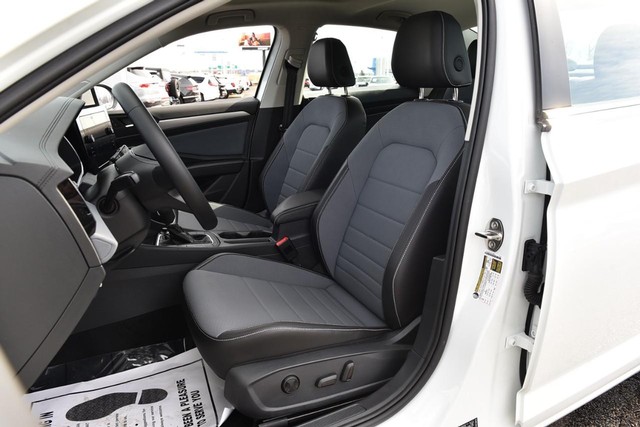 Volkswagen Jetta Vehicle Image 20