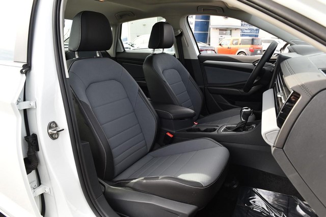 Volkswagen Jetta Vehicle Image 21