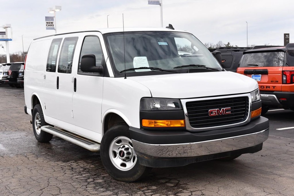 GMC Savana Cargo Van Vehicle Full-screen Gallery Image 2