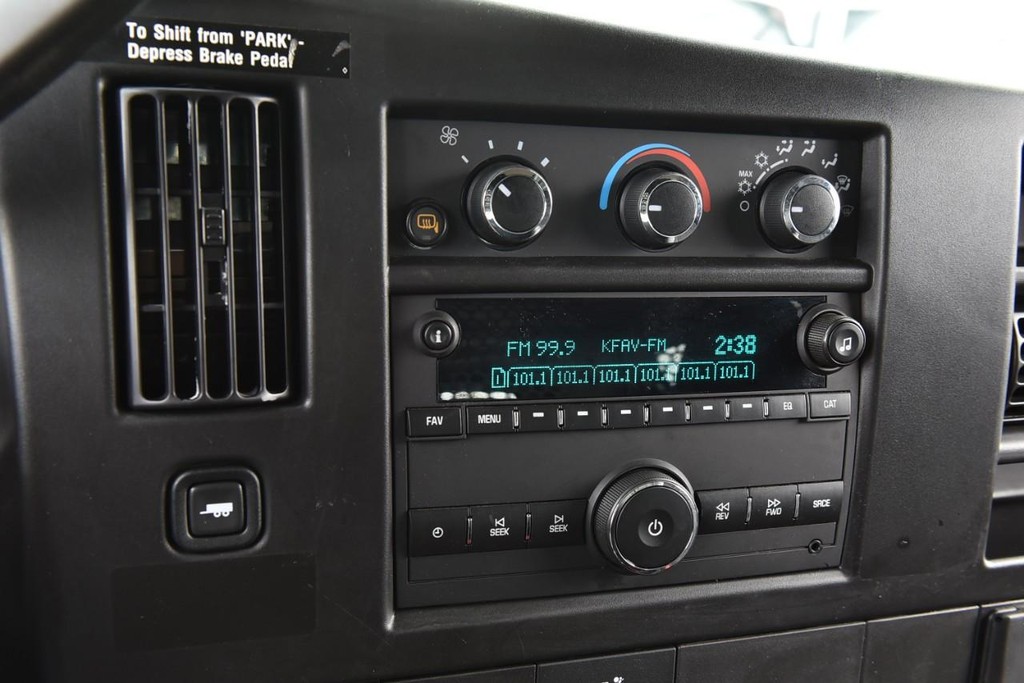 GMC Savana Cargo Van Vehicle Full-screen Gallery Image 14