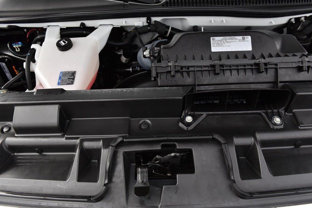 GMC Savana Cargo Van Vehicle Full-screen Gallery Image 20