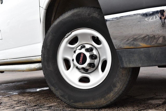 GMC Savana Cargo Van Vehicle Image 03