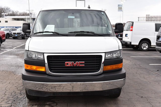 GMC Savana Cargo Van Vehicle Image 04