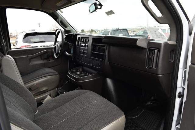 GMC Savana Cargo Van Vehicle Image 08