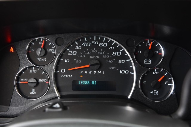 GMC Savana Cargo Van Vehicle Image 12