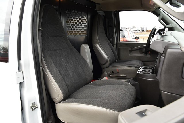 GMC Savana Cargo Van Vehicle Image 17