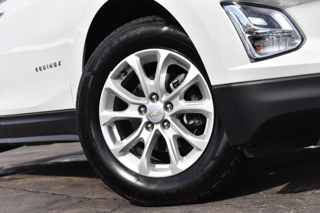 Chevrolet Equinox Vehicle Full-screen Gallery Image 3