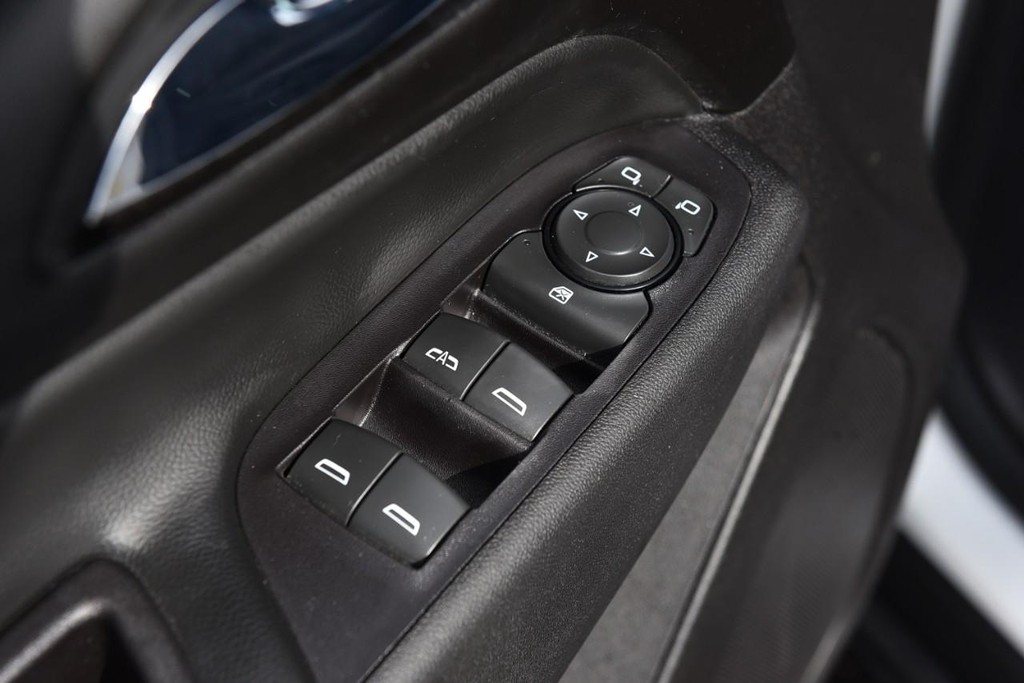 Chevrolet Equinox Vehicle Full-screen Gallery Image 8