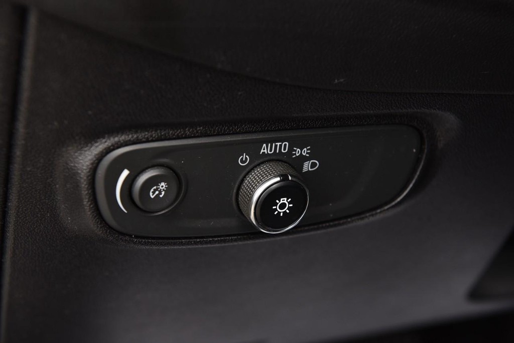 Chevrolet Equinox Vehicle Full-screen Gallery Image 11