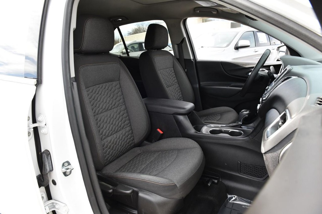 Chevrolet Equinox Vehicle Full-screen Gallery Image 20