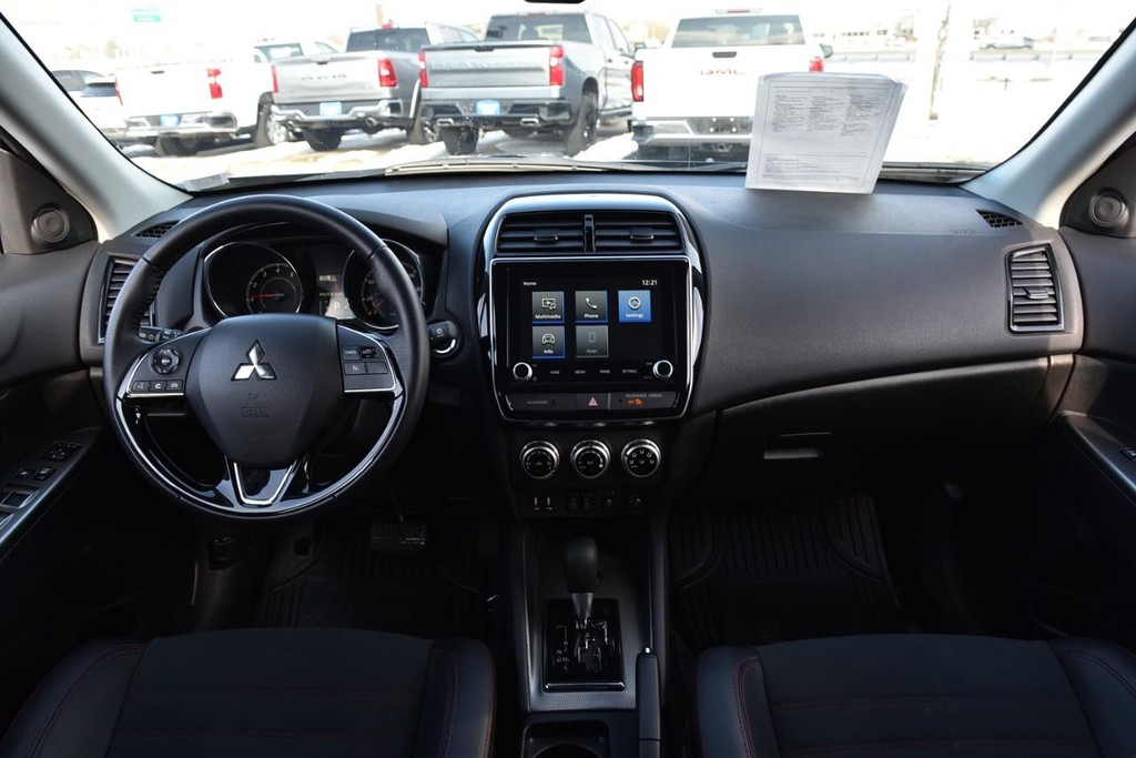 Mitsubishi Outlander Sport Vehicle Full-screen Gallery Image 7