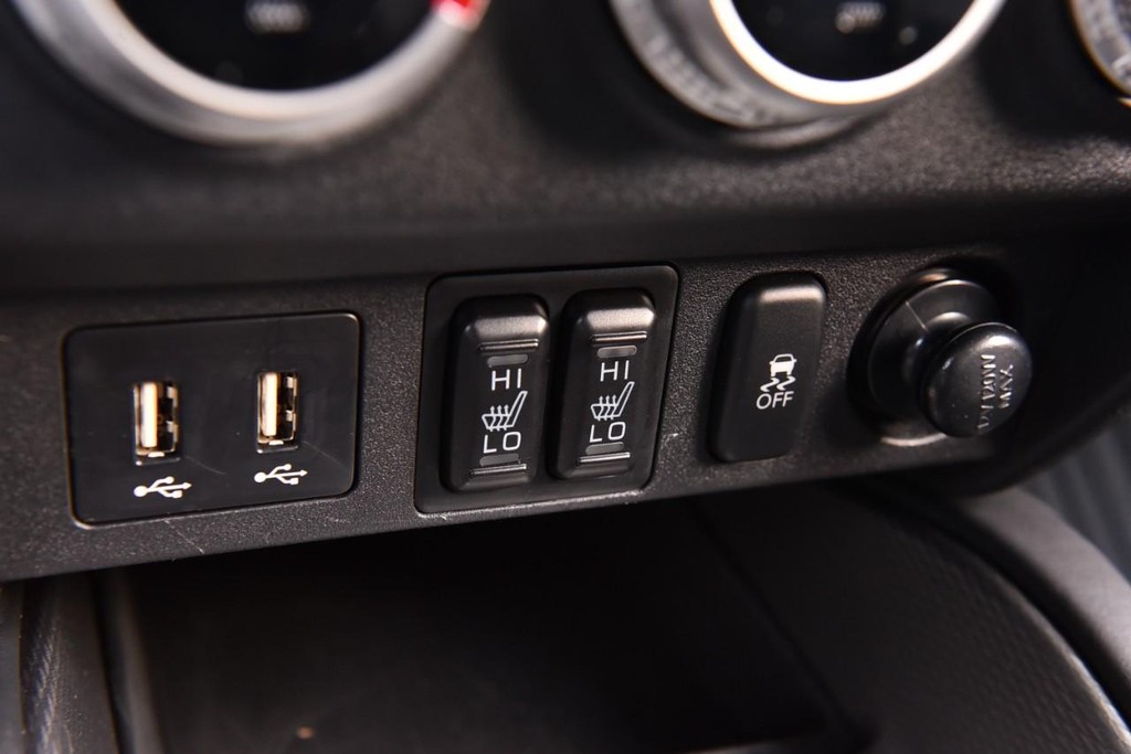 Mitsubishi Outlander Sport Vehicle Full-screen Gallery Image 15