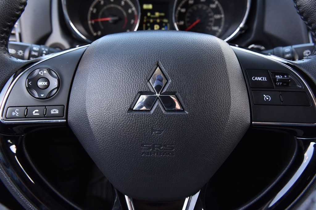 Mitsubishi Outlander Sport Vehicle Full-screen Gallery Image 17