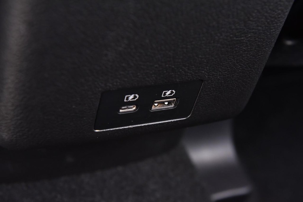 Mitsubishi Outlander Sport Vehicle Full-screen Gallery Image 21