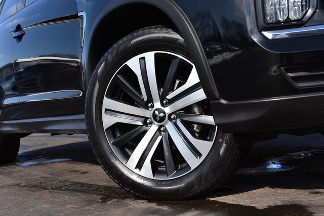 Mitsubishi Outlander Sport Vehicle Image 03