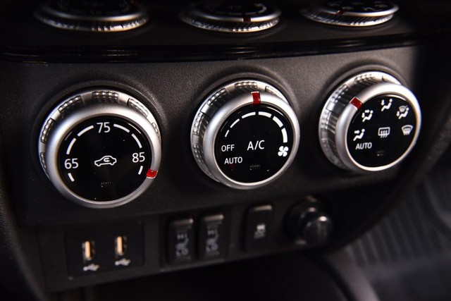 Mitsubishi Outlander Sport Vehicle Image 14