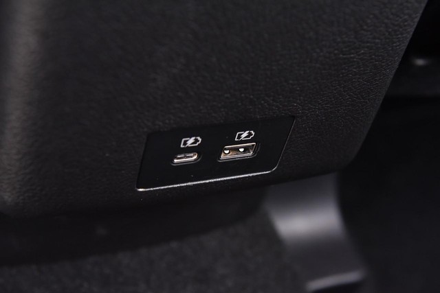 Mitsubishi Outlander Sport Vehicle Image 21