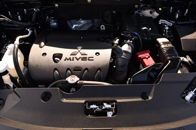 Mitsubishi Outlander Sport Vehicle Image 23