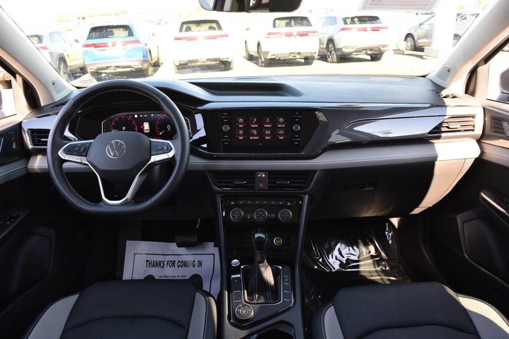 Volkswagen Taos Vehicle Full-screen Gallery Image 7