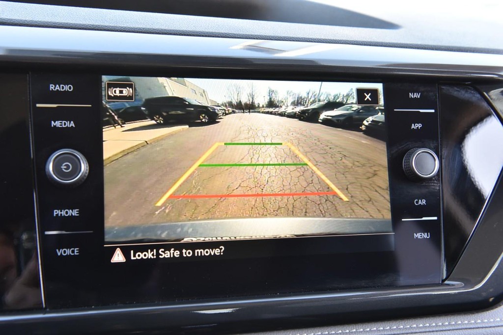 Volkswagen Taos Vehicle Full-screen Gallery Image 13