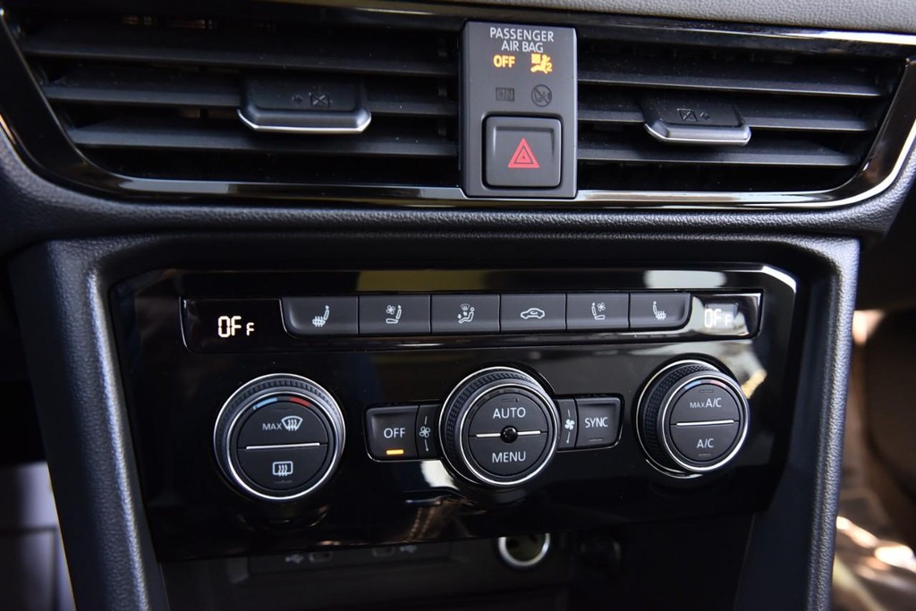 Volkswagen Taos Vehicle Full-screen Gallery Image 15