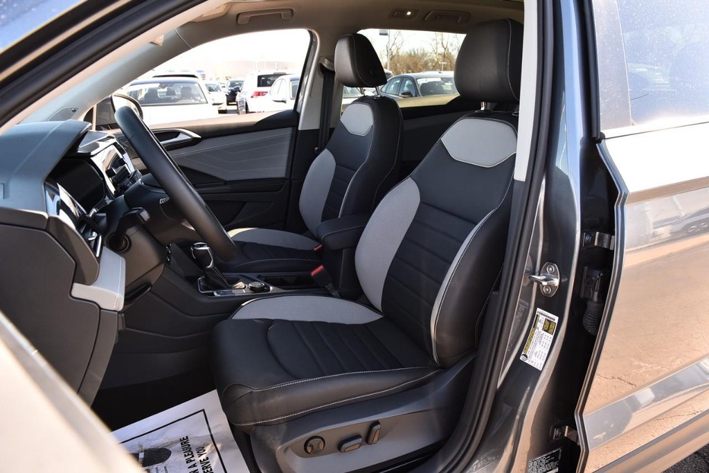 Volkswagen Taos Vehicle Full-screen Gallery Image 20