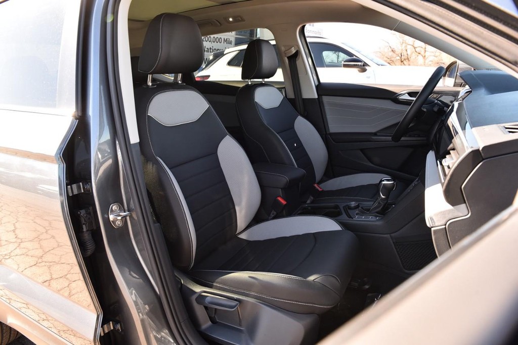 Volkswagen Taos Vehicle Full-screen Gallery Image 21