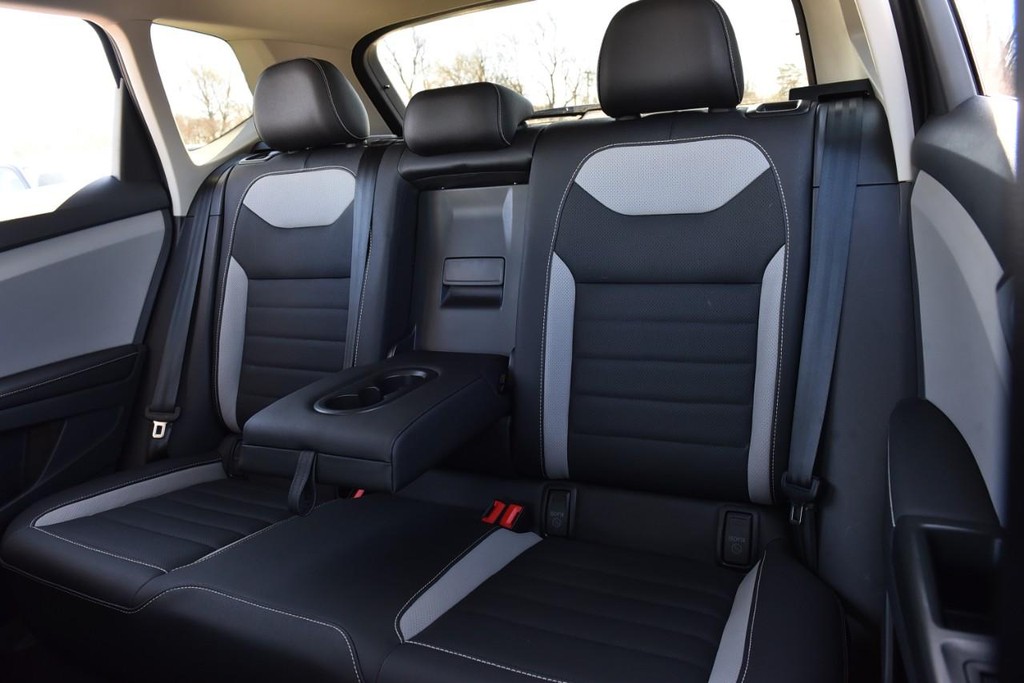 Volkswagen Taos Vehicle Full-screen Gallery Image 23